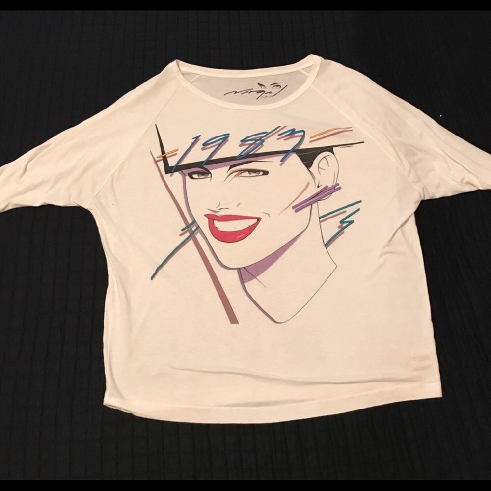 I want to buy this shirt-message me if u have it!